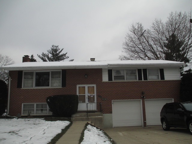1281 Blackhawk Dr, Elgin, IL 60120 photo 2