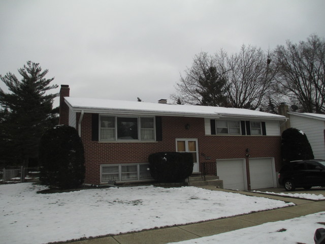 1281 Blackhawk Dr, Elgin, IL 60120 photo 1