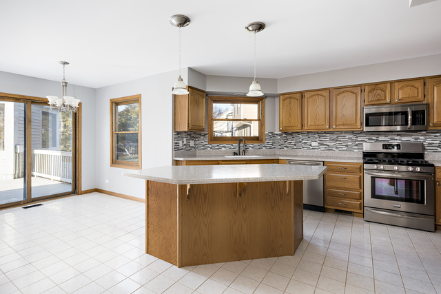 100 Hampton St, Cary, IL 60013 photo 2