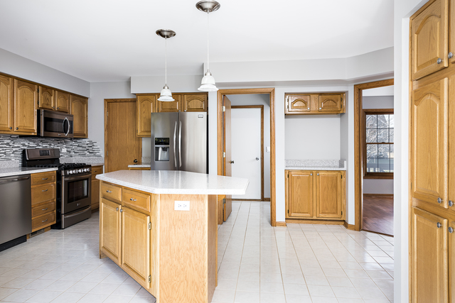 100 Hampton St, Cary, IL 60013 photo 3