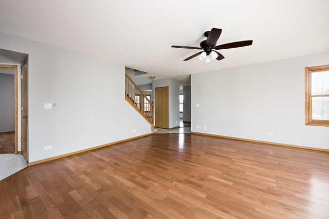 100 Hampton St, Cary, IL 60013 photo 6