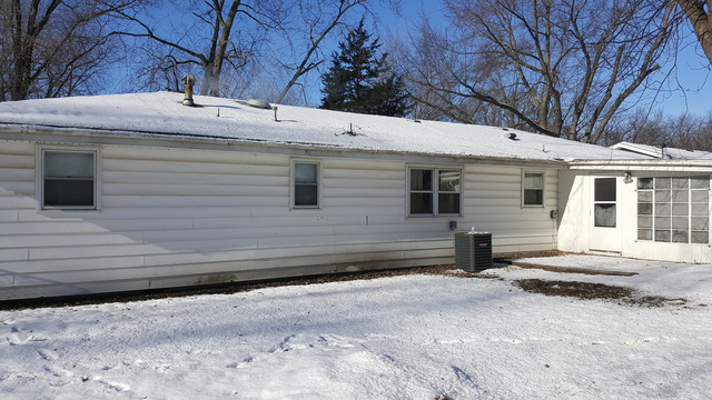 111 Strasma East Dr, Kankakee, IL 60901 photo 2