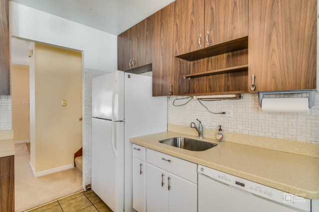 595 Bode Rd, Hoffman Estates, IL 60169 photo 12