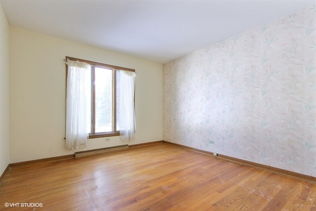 919 Forest Dr, Elgin, IL 60123 photo 8