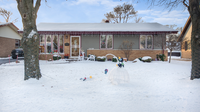 13136 E Playfield Dr, Crestwood, IL 60445 photo 2
