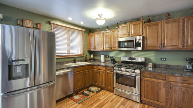 13136 E Playfield Dr, Crestwood, IL 60445 photo 5
