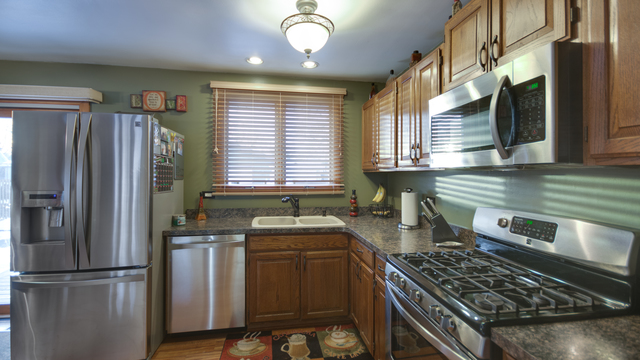 13136 E Playfield Dr, Crestwood, IL 60445 photo 7