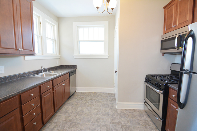 618 Chester Ave, Elgin, IL 60120 photo 7