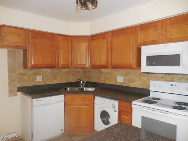 1101 Pleasant Run Dr #1013, Wheeling, IL 60090 photo 8
