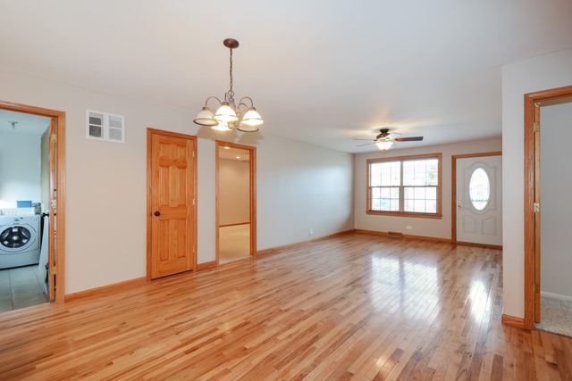 12742 E Playfield Dr, Crestwood, IL 60445 photo 2