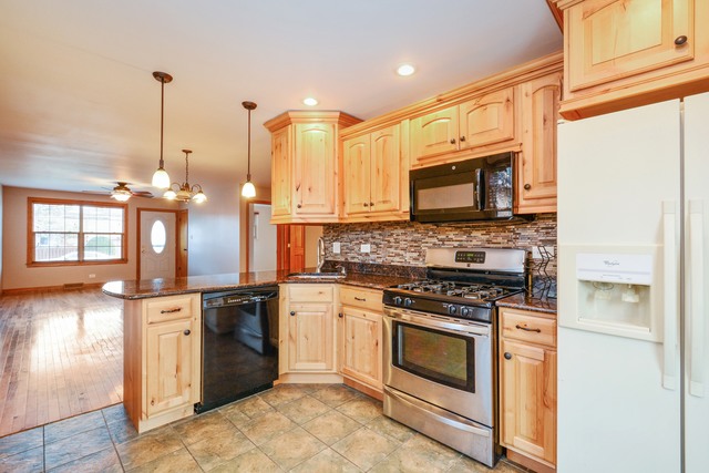 12742 E Playfield Dr, Crestwood, IL 60445 photo 3