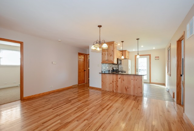 12742 E Playfield Dr, Crestwood, IL 60445 photo 4