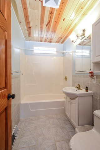 12742 E Playfield Dr, Crestwood, IL 60445 photo 9