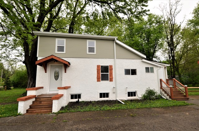 4917 Roberts Rd, Mchenry, IL 60051 photo 2