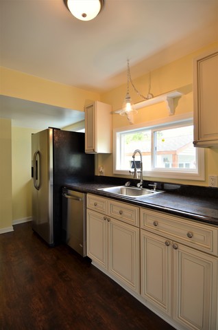 4917 Roberts Rd, Mchenry, IL 60051 photo 9