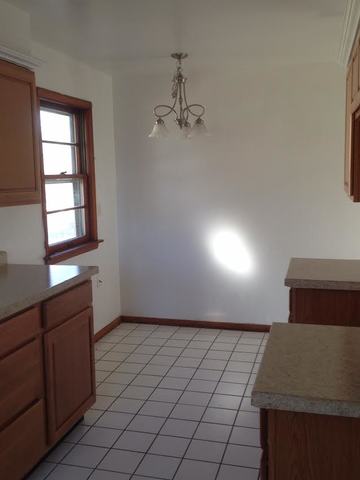 605 Division St, Dixon, IL 61021 photo 4