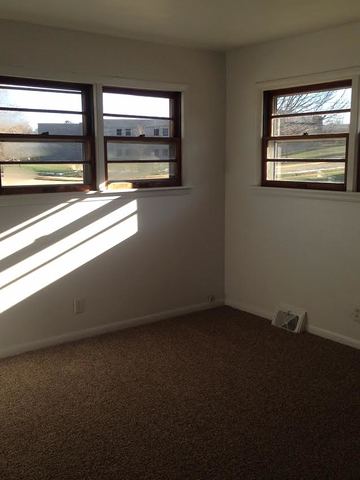 605 Division St, Dixon, IL 61021 photo 5