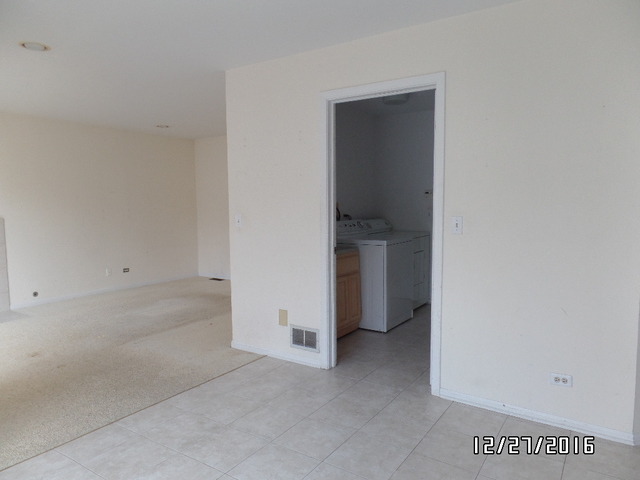595 Greenview Ln, Wheeling, IL 60090 photo 8