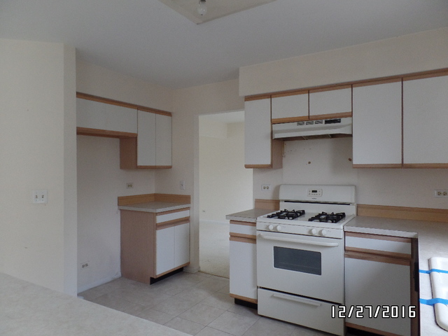 595 Greenview Ln, Wheeling, IL 60090 photo 7
