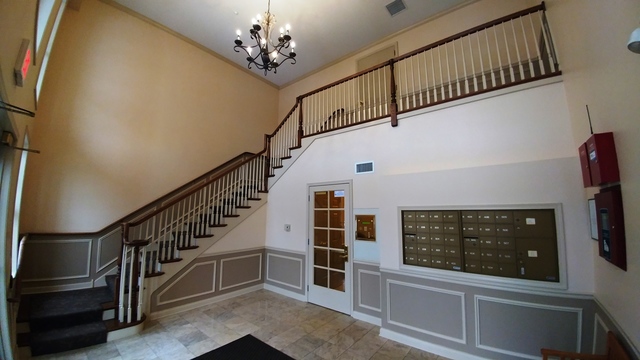 660 Prestwick Ln #201, Wheeling, IL 60090 photo 2