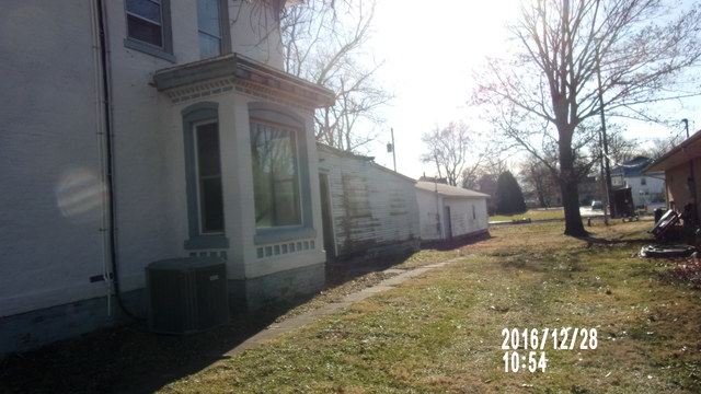 230 E Main St, Sheldon, IL 60966 photo 2