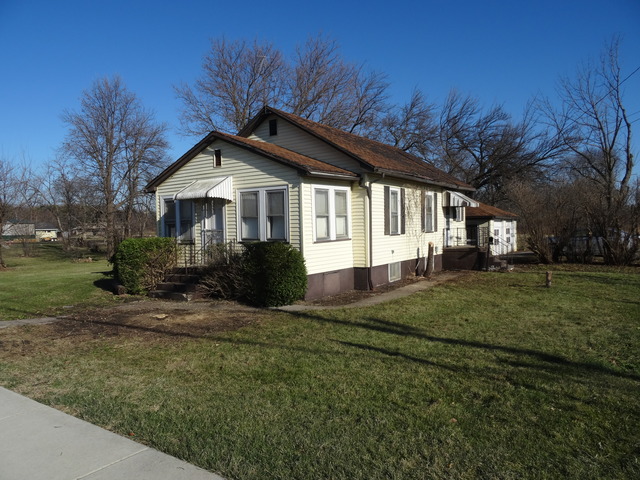 720 Clark St, Utica, IL 61373 photo 1