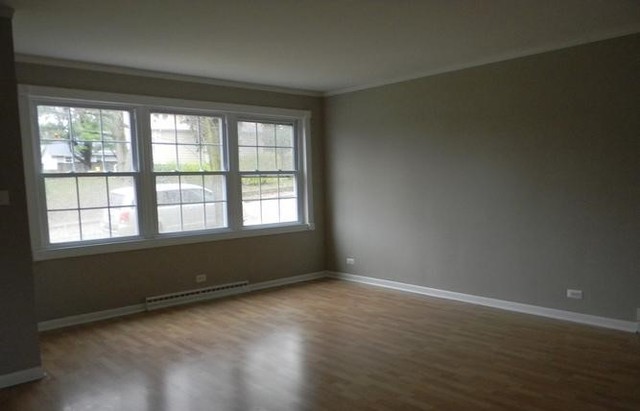 766 Oak St, Elgin, IL 60123 photo 3