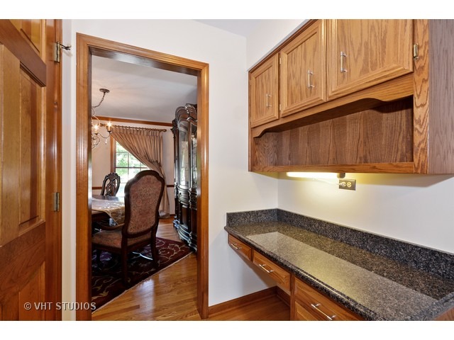 1670 Ithaca Dr, Naperville, IL 60565 photo 7