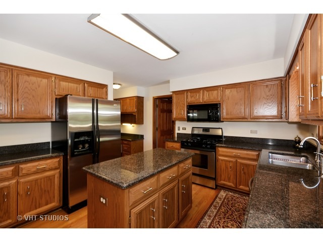 1670 Ithaca Dr, Naperville, IL 60565 photo 6