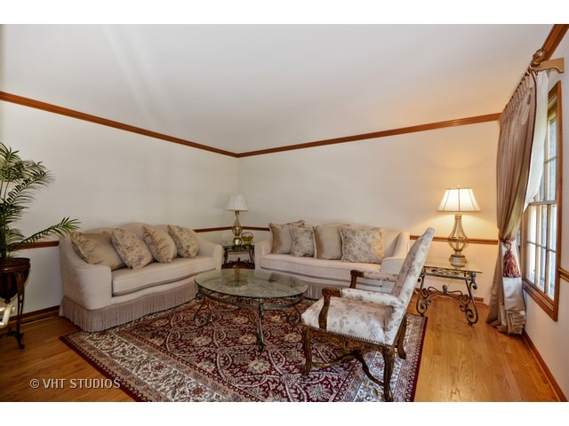 1670 Ithaca Dr, Naperville, IL 60565 photo 5