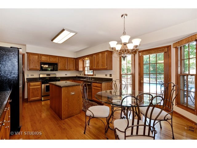 1670 Ithaca Dr, Naperville, IL 60565 photo 9