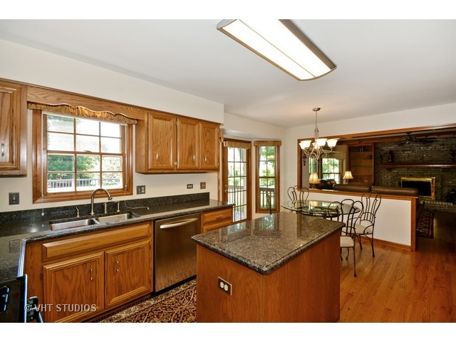 1670 Ithaca Dr, Naperville, IL 60565 photo 8