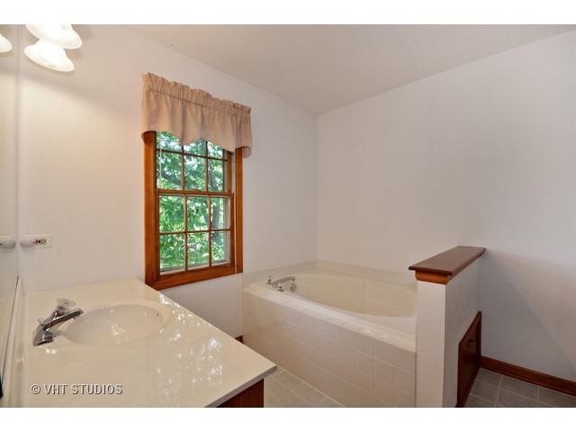 1670 Ithaca Dr, Naperville, IL 60565 photo 16