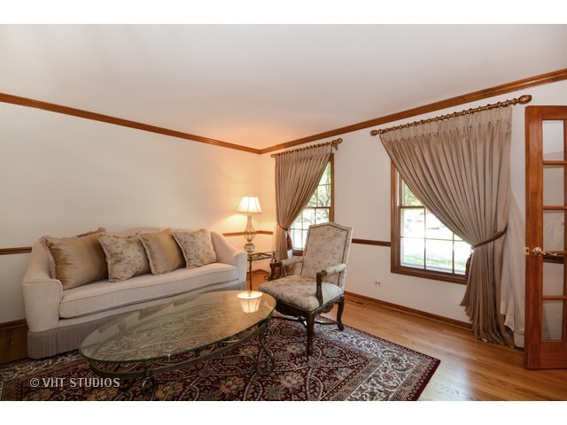 1670 Ithaca Dr, Naperville, IL 60565 photo 4
