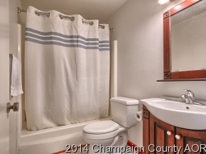 1605 Harbor Point Dr, Champaign, IL 61821 photo 12