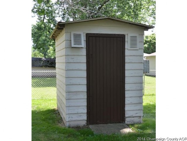 328 Forest Ln, Arthur, IL 61911 photo 13