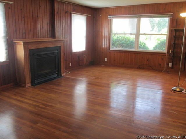 108 Flora Dr, Champaign, IL 61821 photo 2