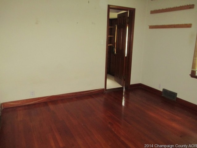 108 Flora Dr, Champaign, IL 61821 photo 6
