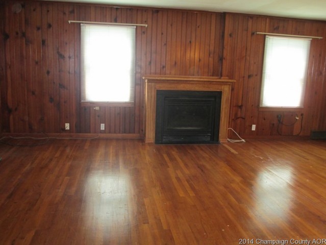 108 Flora Dr, Champaign, IL 61821 photo 3