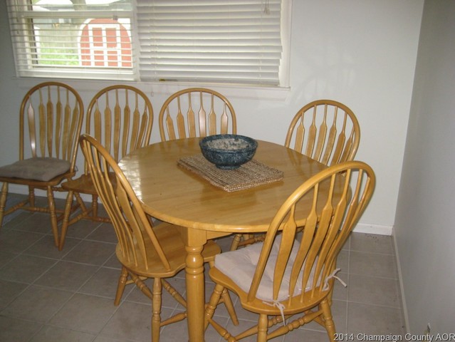 1407 Aztec Dr, Champaign, IL 61821 photo 4