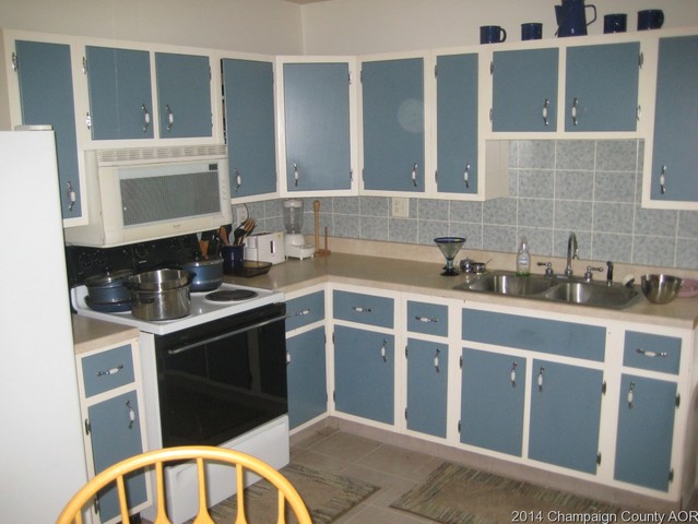 1407 Aztec Dr, Champaign, IL 61821 photo 2