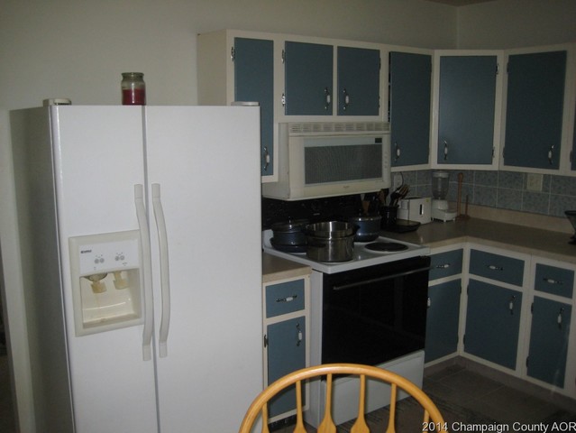 1407 Aztec Dr, Champaign, IL 61821 photo 3