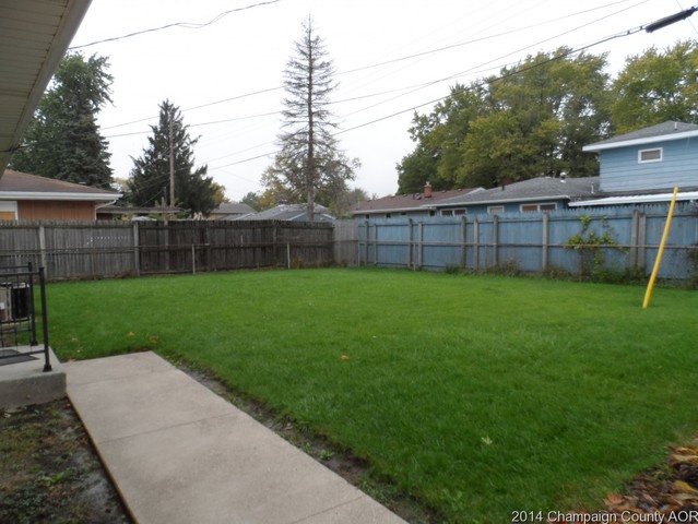 1208 Thomas Dr, Champaign, IL 61821 photo 3