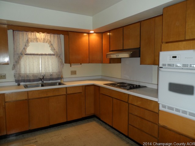 1208 Thomas Dr, Champaign, IL 61821 photo 6