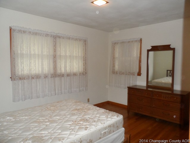 1208 Thomas Dr, Champaign, IL 61821 photo 2
