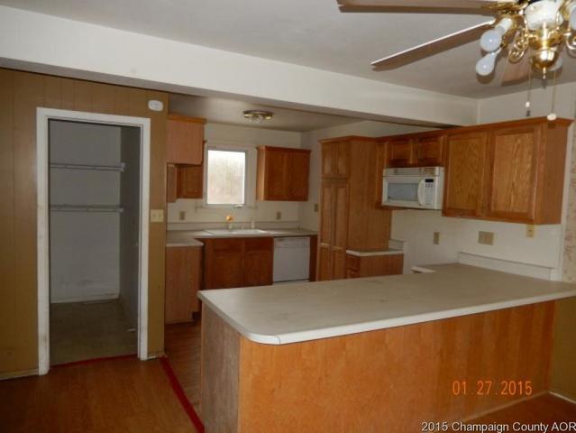 1613 Gates Dr, Rantoul, IL 61866 photo 3