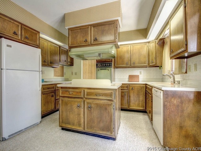 17 S Moery Dr, Bement, IL 61813 photo 8