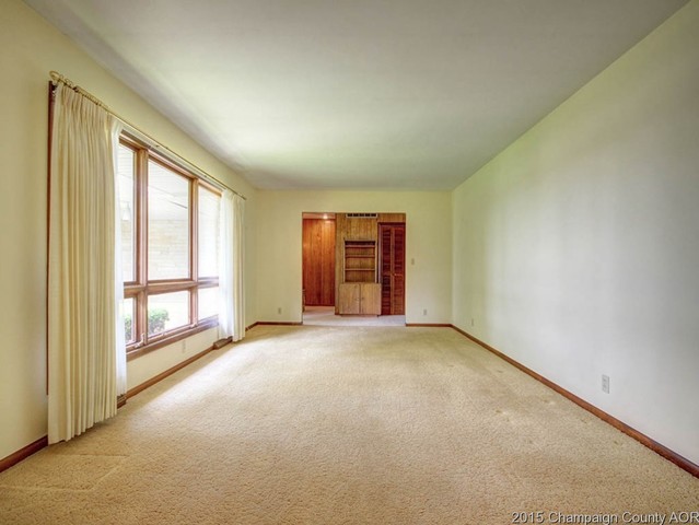 17 S Moery Dr, Bement, IL 61813 photo 3
