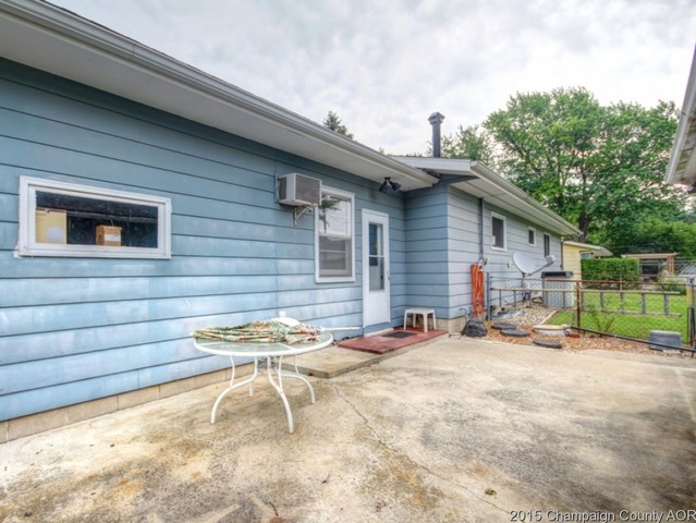 304 E Green St, Allerton, IL 61810 photo 3