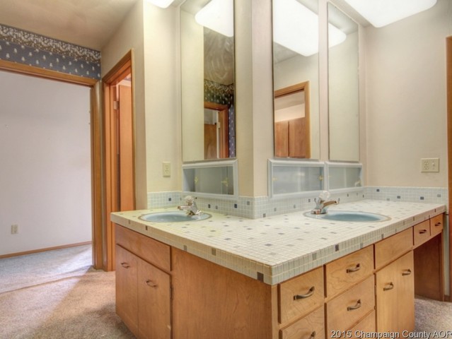 304 E Green St, Allerton, IL 61810 photo 17